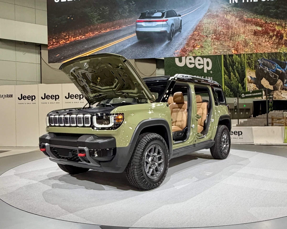 O inédito Jeep Recon é uma variante elétrica do Wrangler por Antônio Meira Jr. 