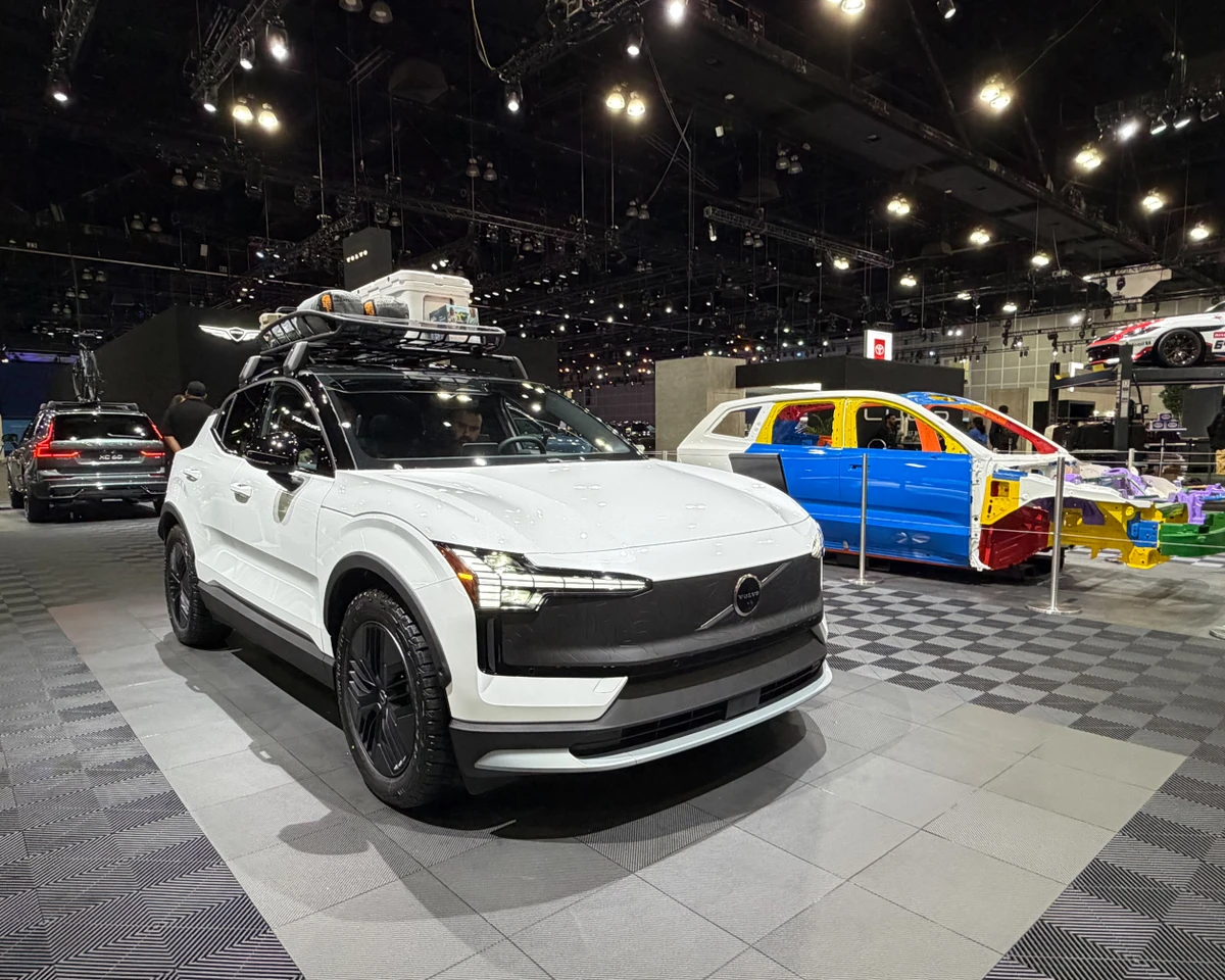 O Volvo EX30 Cross Country está sendo lançado nesta semana no Brasil por Antônio Meira Jr. 