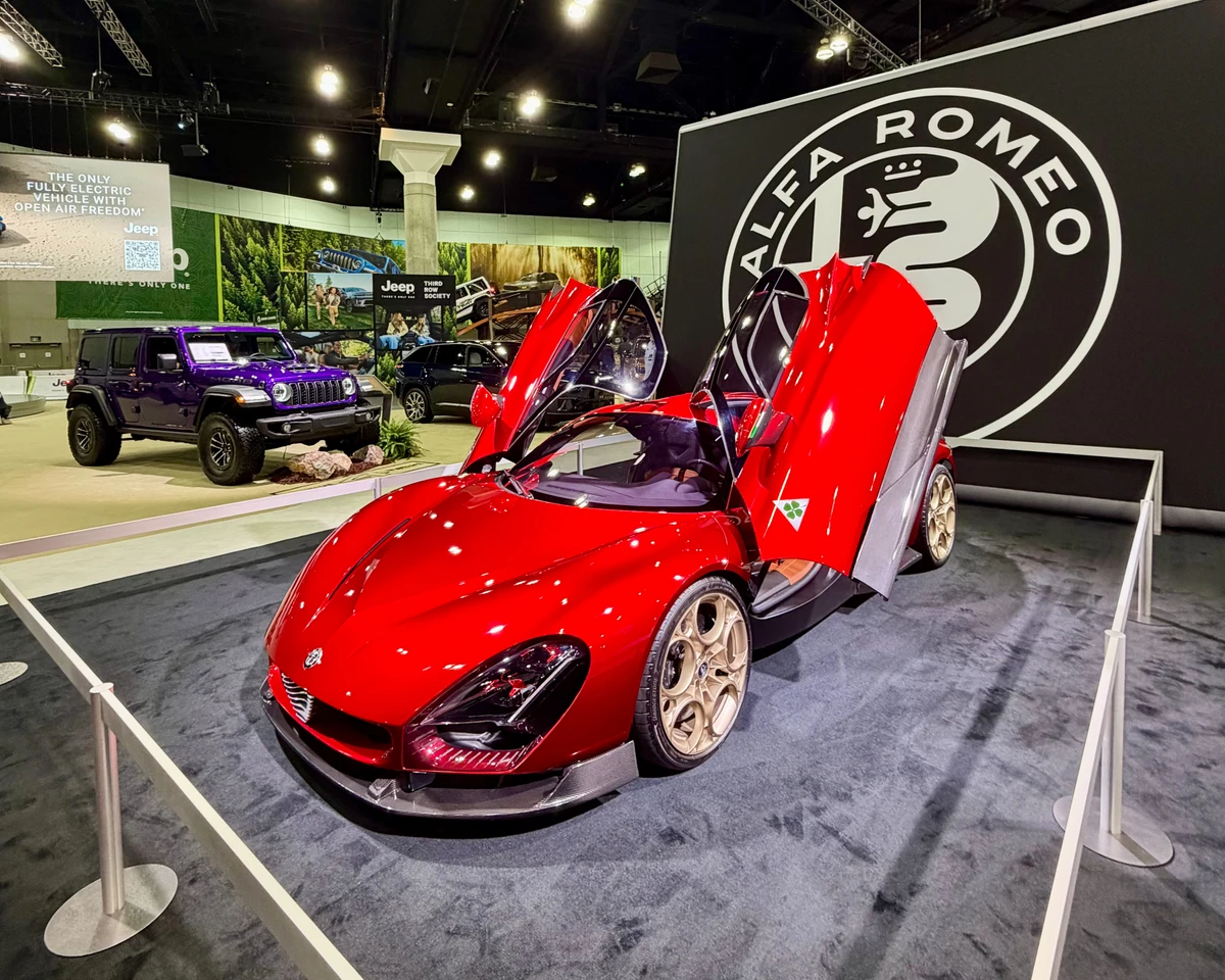 O Alfa Romeo 33 Stradale tem 630 cv de potência por Antônio Meira Jr.