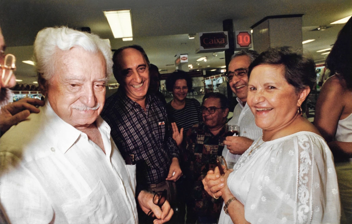 Pepe Faro entre os amigos Jorge Amado e Dona Canô por Divulgação Acervo Pessoal 