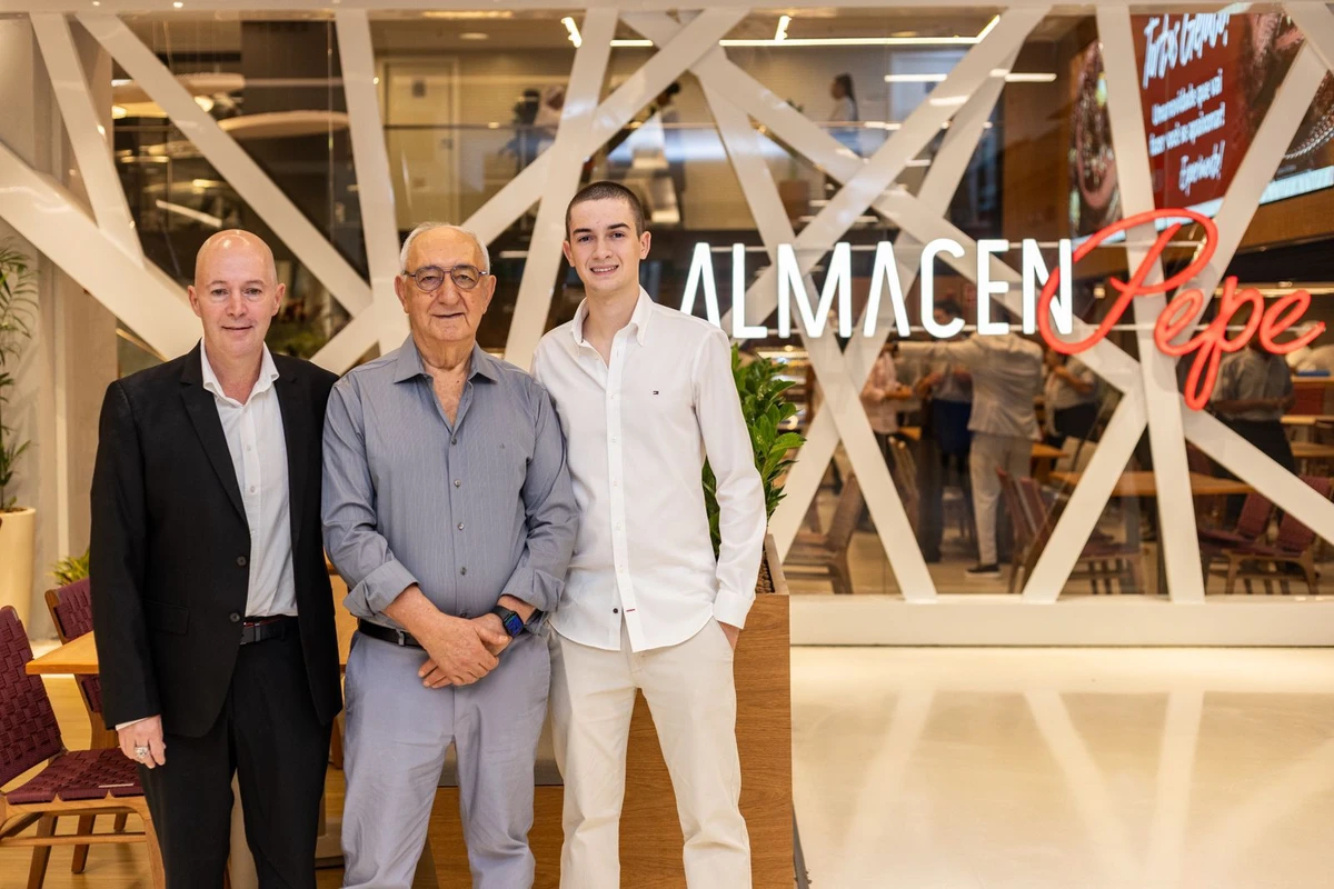 Pepe Faro entre o filho Andre e o neto Mateus por Divulgação Acervo Pessoal 