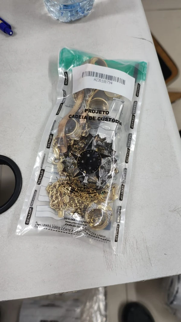 Advogada foi presa em casa com R$ 190 mil por Reprodução