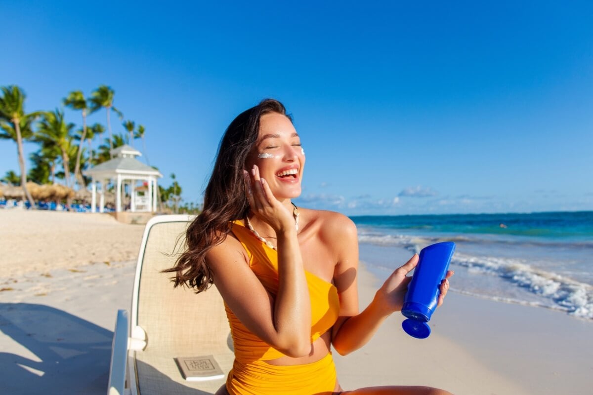 Cuidados simples ajudam a proteger a pele de queimaduras de sol (Imagem: fast-stock | Shutterstock)