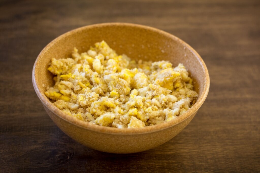 Farofa com ovo (Imagem: Regiane_Ferraz | Shutterstock)