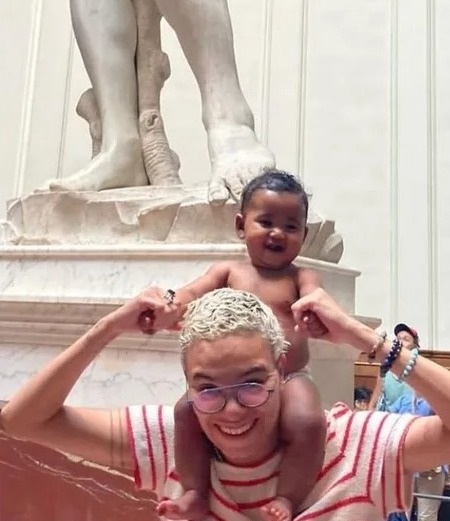 Maria Gadu e a filha, Alice por Reprodução/Redes Sociais 