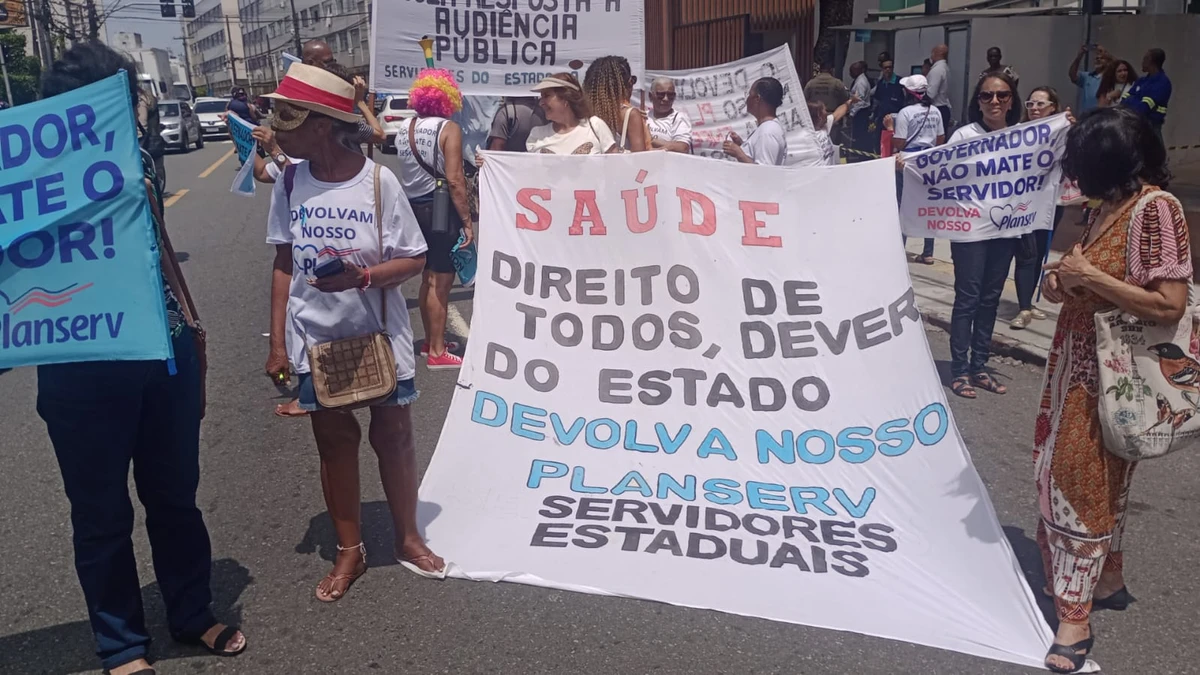 Servidores realizam protesto contra sucateamento do Planserv em Salvador
