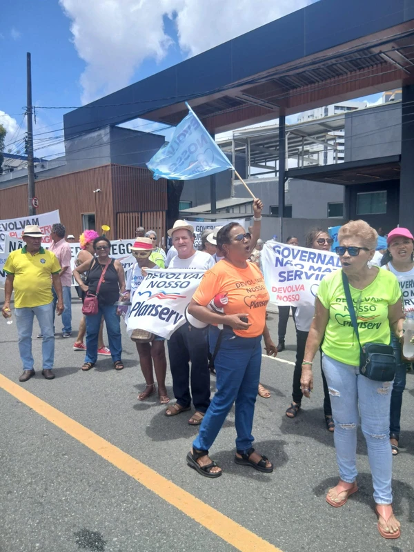 Servidores realizam protesto contra sucateamento do Planserv em Salvador por Reprodução