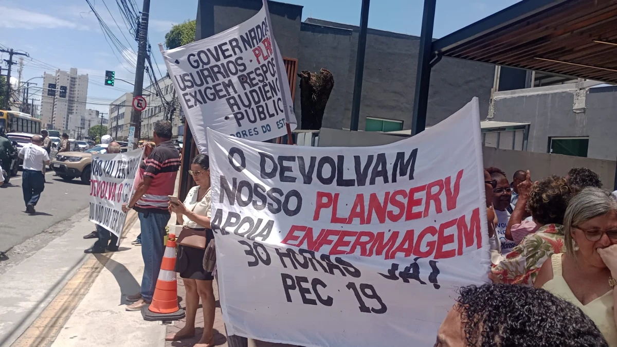 Servidores realizam protesto contra sucateamento do Planserv em Salvador por Reprodução