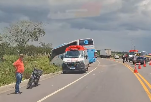 Acidente na BR-324 por Repdoução/Anjos Jacuipenses