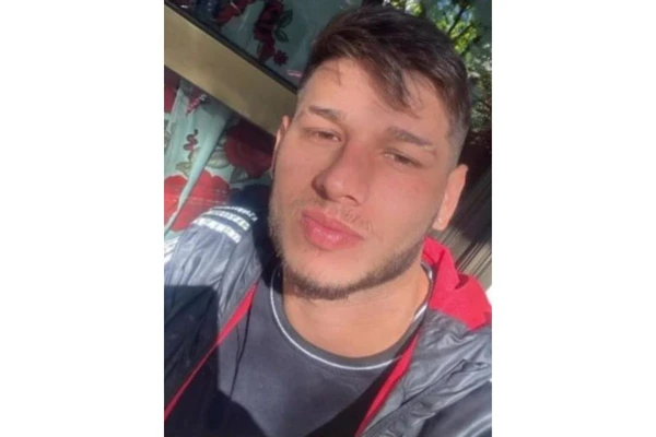 Alexsandro Branco morreu após cair de varanda de prédio por Reprodução