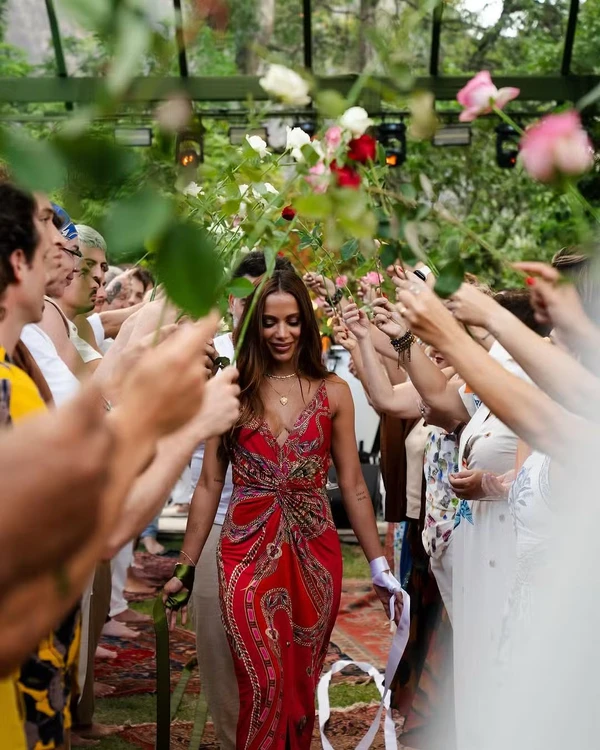 Anitta comemorou o aniversário de 32 anos com festa zen por Reprodução/Instagram