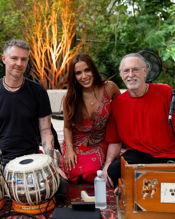 Anitta comemorou o aniversário de 32 anos com festa zen por Reprodução/Instagram