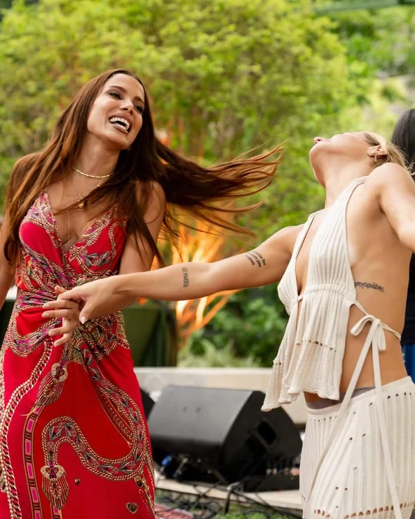 Anitta comemorou o aniversário de 32 anos com festa zen por Reprodução/Instagram