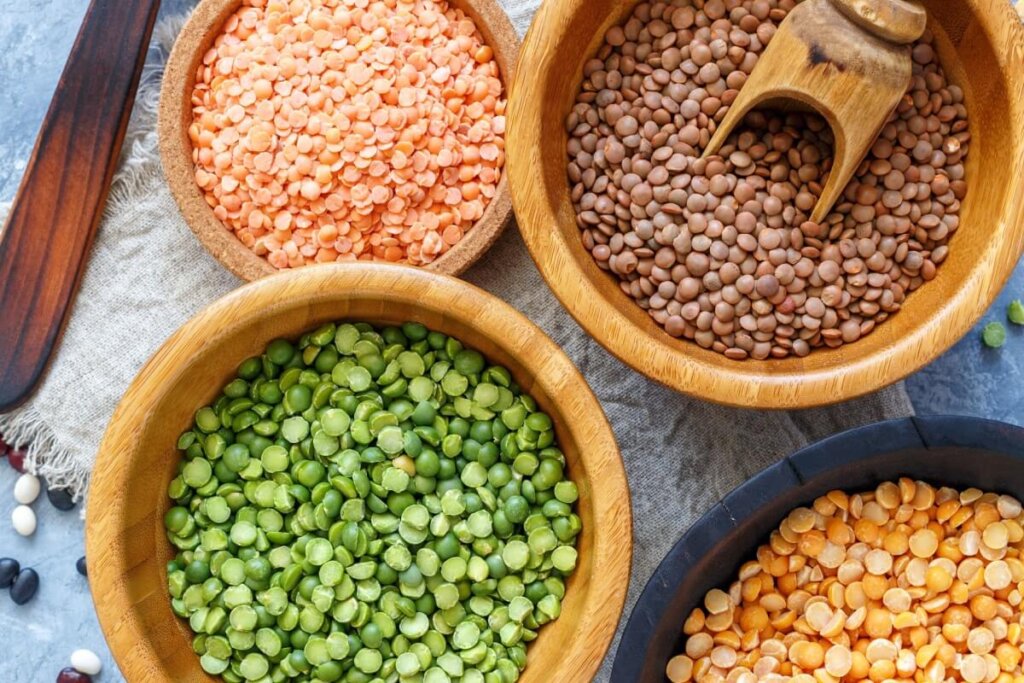 As leguminosas são ricas em fibras, que contribuem para a saúde do coração (Imagem: Saprunova Marina | Shutterstock)