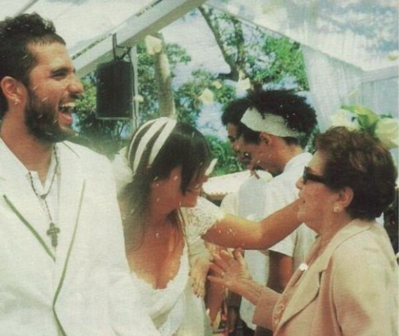 Em 2002, Ivete engatou um namoro com o músico Davi Moraes, e no final do mesmo ano, os dois se casaram. O relacionamento terminou em 2004. por Reprodução | X (Twitter)