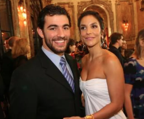 Outro empresário que Ivete Sangalo namorou foi Felipe Simão, em 2008, mas o relacionamento durou apenas poucos meses. Felipe tem um histórico de ter namorado outras famosas como Alinne Moraes, Fernanda Paes Leme e Luana Piovani. por Reprodução | O Globo