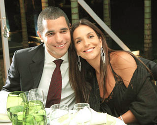 Depois do relacionamento com Valente, Ivete engatou um namoro com o empresário Marcus Braga, em 2006, que durou apenas até 2007.  por Reprodução | Caras