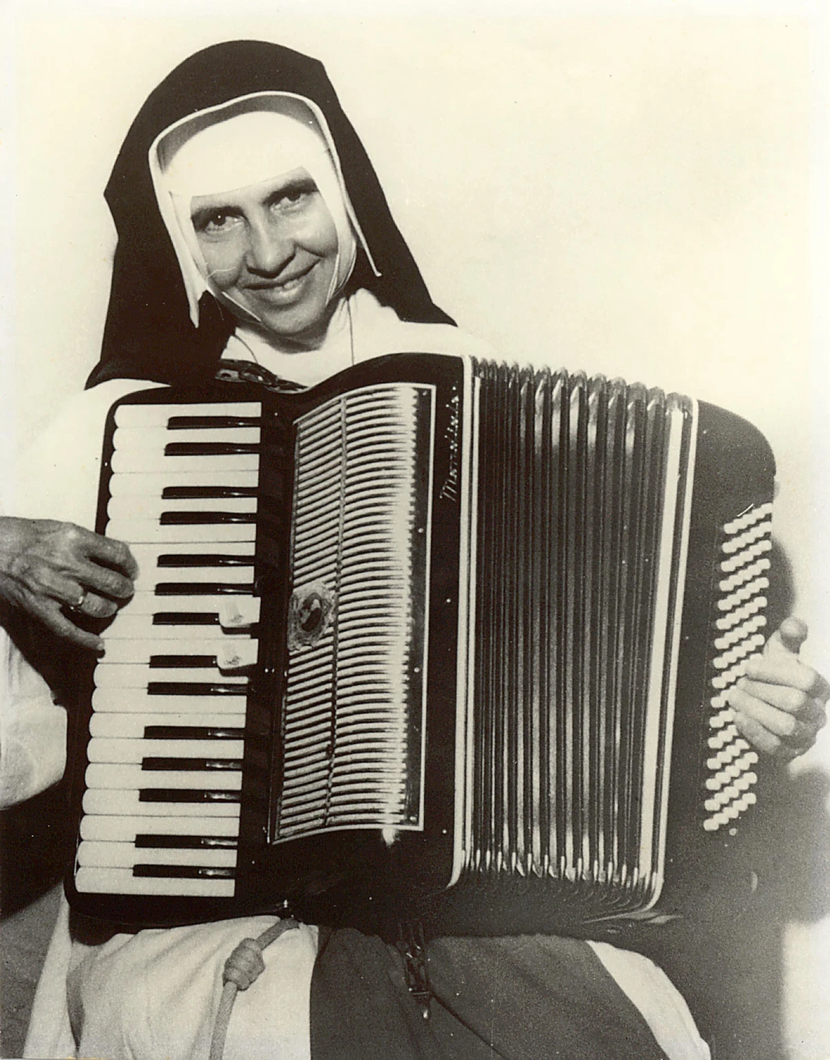 Irmã Dulce e sua sanfona por OSID / divulgação