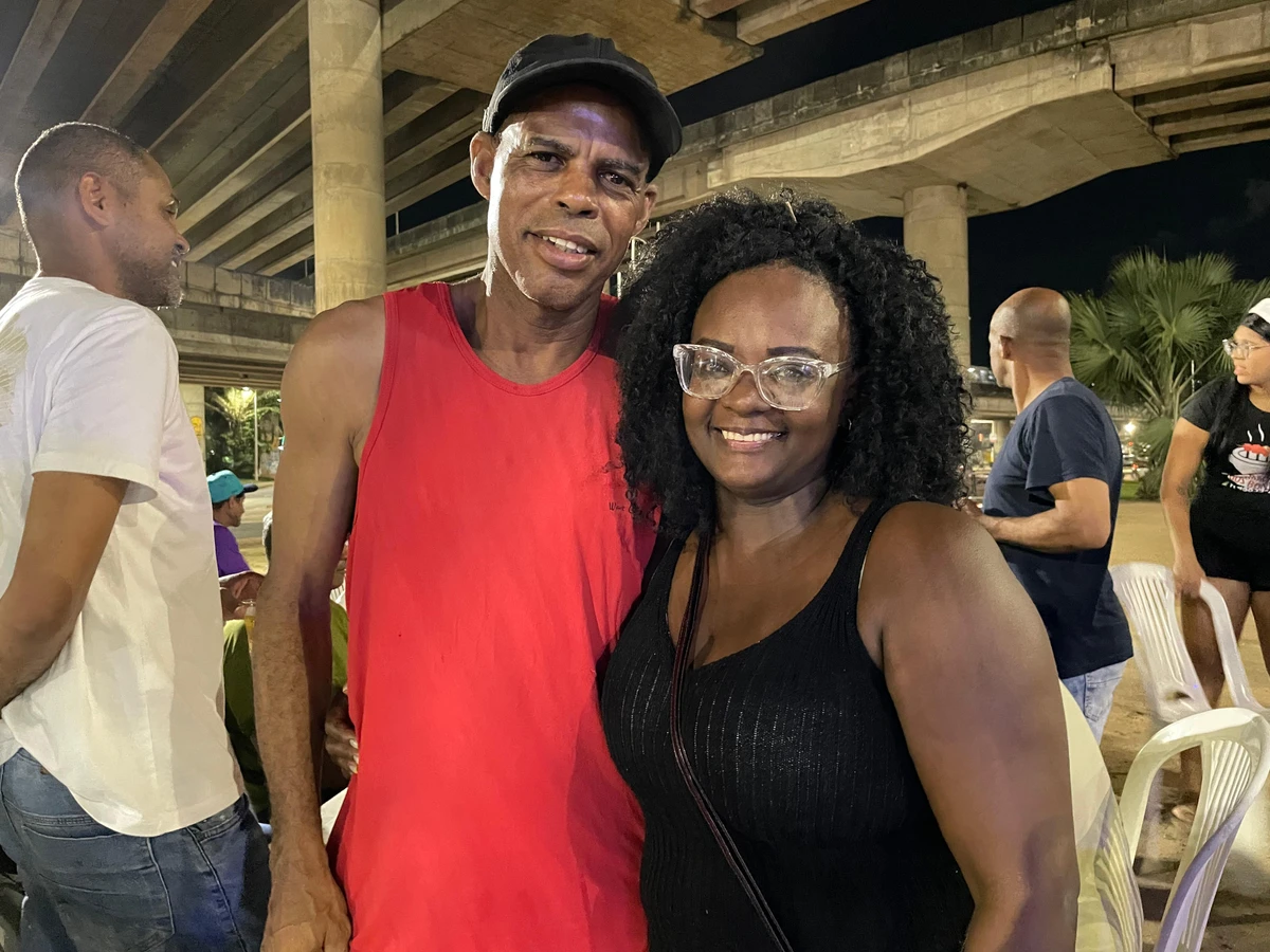 José Roberto Souza e Andreia Abreu costumam ir juntos ao samba  por Elaine Sanoli/CORREIO*