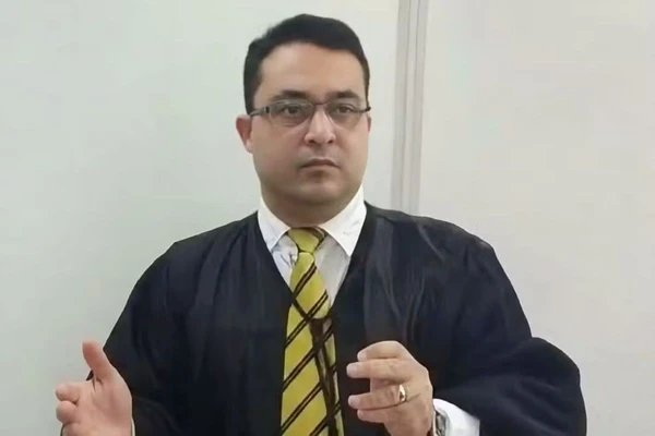 Juiz foi baleado pela esposa por Reprodução