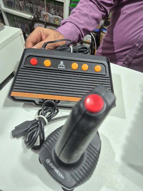 Loja de games retrô, Rene Games, no Relógio de São Pedro por Moysés Suzart