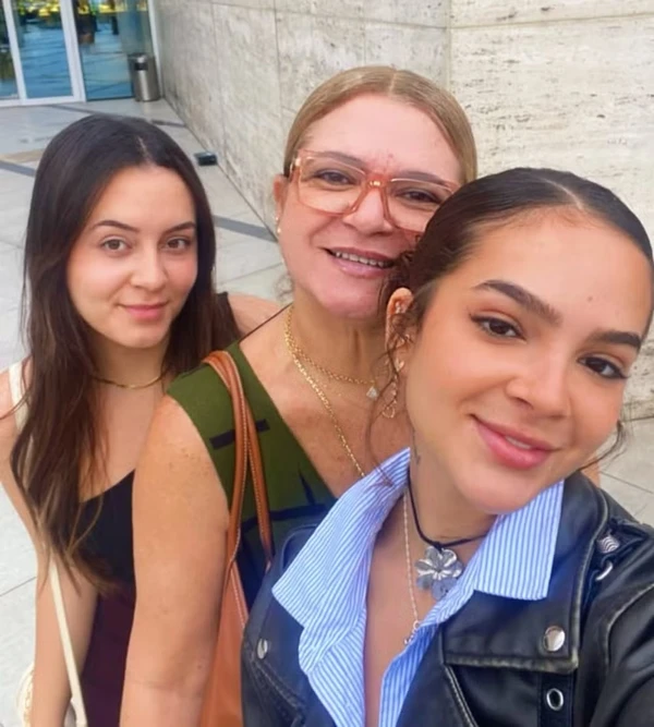 Débora Maia e as filhas, Mel Maia e Yasmin Maia por Reprodução/Redes Sociais 