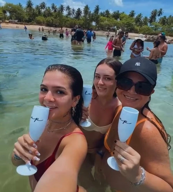 Débora Maia e as filhas, Mel Maia e Yasmin Maia por Reprodução/Redes Sociais 