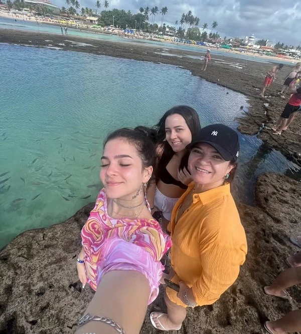 Débora Maia e as filhas, Mel Maia e Yasmin Maia por Reprodução/Redes Sociais 