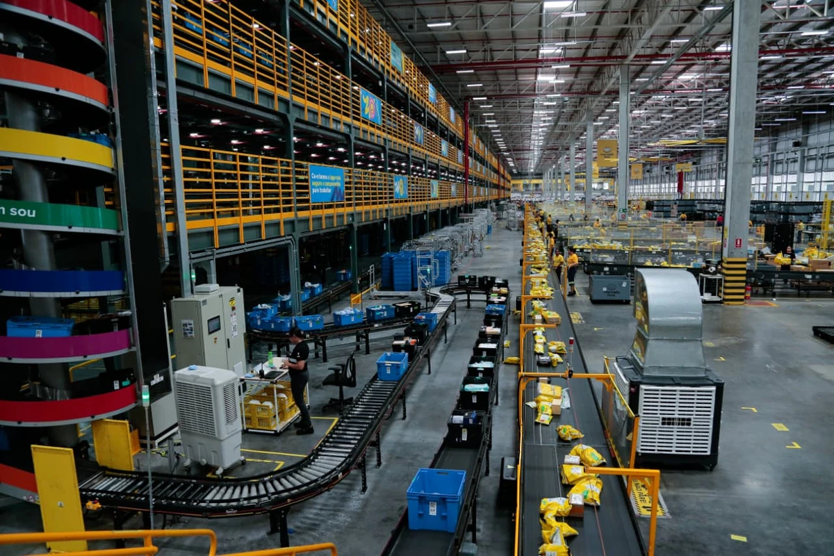 Milhares de produtos saem todos os dias e outros milhares compõem o estoque da empresa por Arisson Marinho/CORREIO