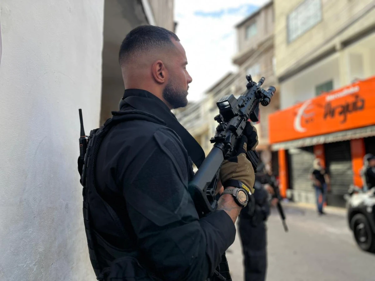 Operação Parking prende seis homens e cumpre mandados no Nordeste de Amaralina em Salvador por Filipe Conceição / Ascom PCBA