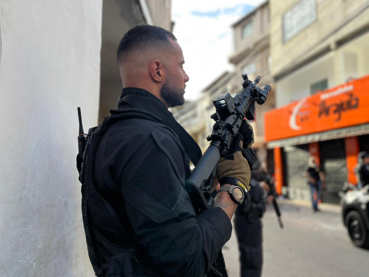 Operação Parking prende seis homens e cumpre mandados no Nordeste de Amaralina em Salvador por Filipe Conceição / Ascom PCBA