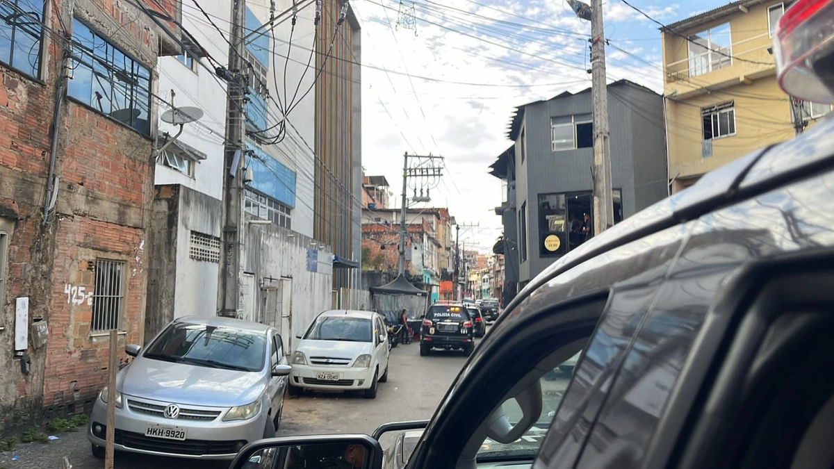 Operação Parking prende seis homens e cumpre mandados no Nordeste de Amaralina em Salvador por Filipe Conceição / Ascom PCBA