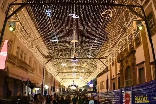 Prefeitura detalha programação do Natal Salvador 2025 e anuncia show de Frei Gilson na Boca do Rio