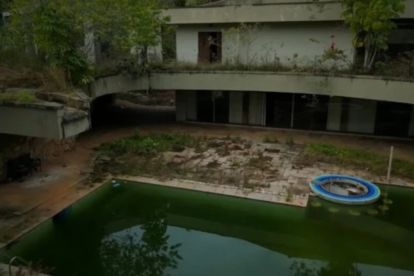 Trecho do vídeo de Luan Daniel mostrando a mansão de Pelé  por Reprodução/YouTube