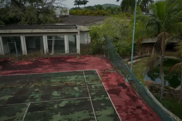 Trecho do vídeo de Luan Daniel mostrando a mansão de Pelé  por Reprodução/YouTube