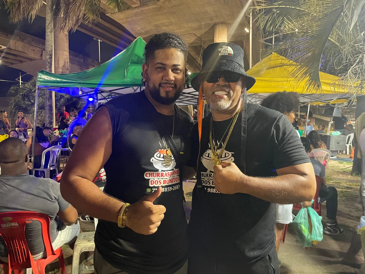 Val e Romário são pai e filho e administram o Churrasquinho dos Bonitos por Elaine Sanoli/CORREIO*