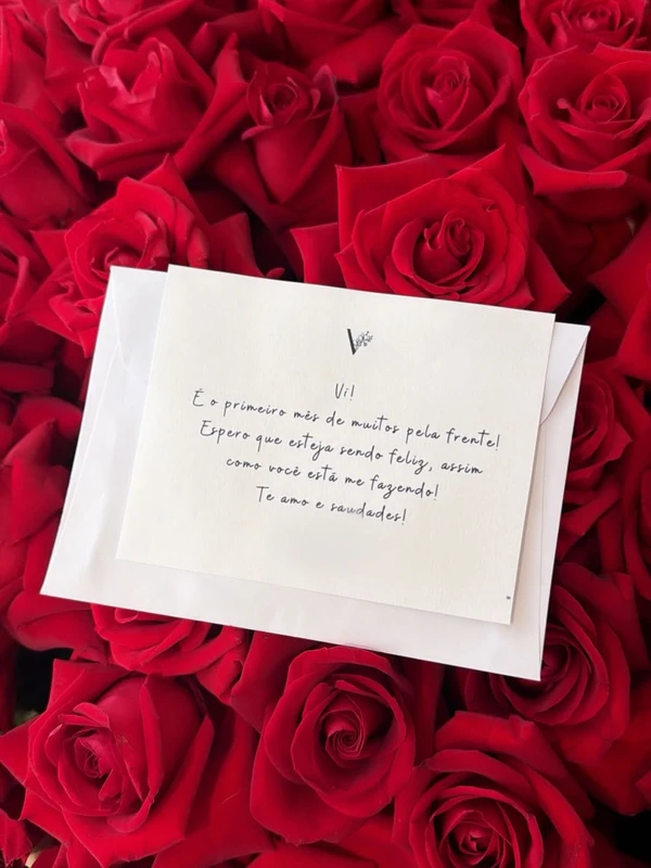 Virginia recebeu flores de Vini Jr. por Reprodução/Instagram