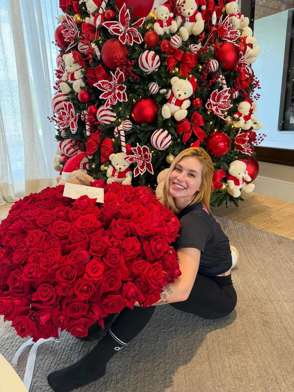 Virginia recebeu flores de Vini Jr. por Reprodução/Instagram