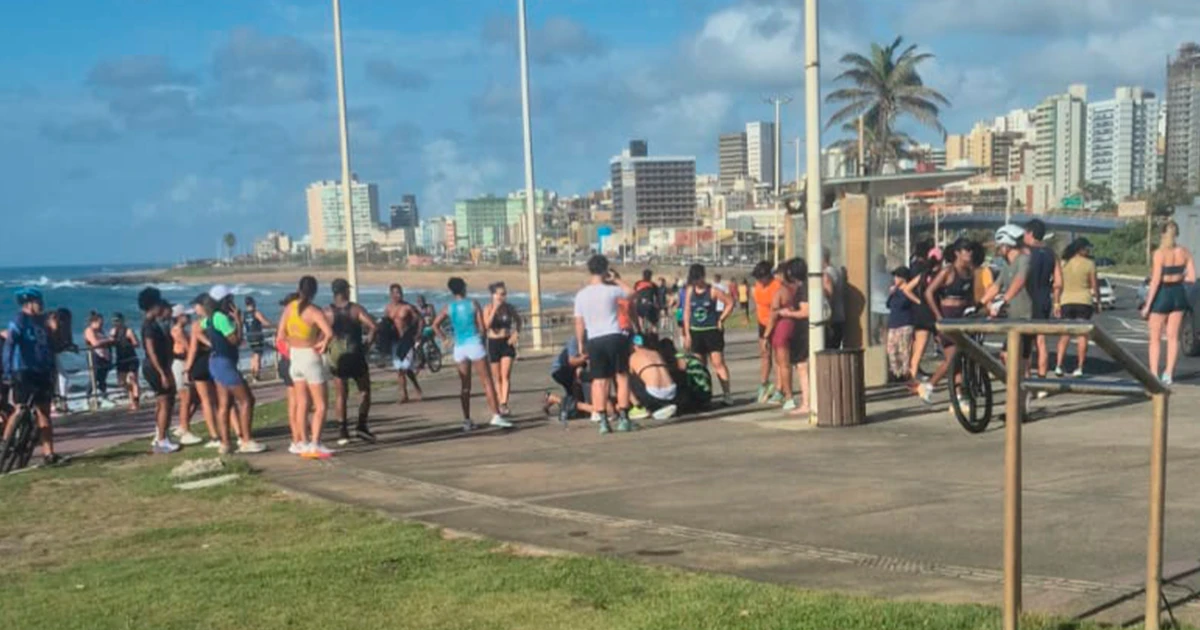 Imagem - Corredora morre após sofrer parada cardíaca durante treino na orla de Salvador