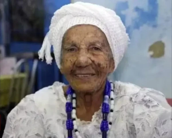 Morre Mãe Carmosina, aos 108 anos, uma das mais importantes lideranças religiosas do sul da Bahia  por Reprodução/Redes Sociais 