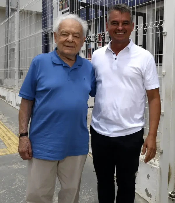 Othos Bastos e o vice-prefeito de Tucano Robson Ferreira por Cristina Granato/Divulgação