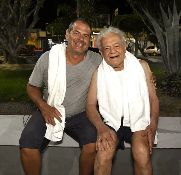 Pedro Bastos com o pai Othon por Cristina Granato/Divulgação