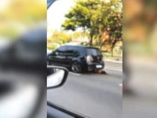 Imagem - Mulher tem as duas pernas amputadas após ser arrastada presa ao carro do ex-namorado