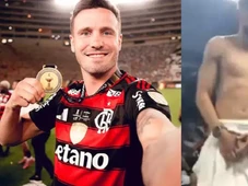 Imagem - Transmissão ao vivo deixa escapar jogador nu e revela bastidores da festa do Flamengo no vestiário