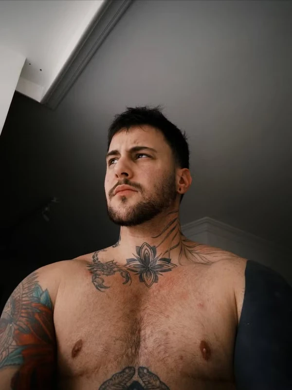 Daniel Zezza, fotógrafo, homem trans, que ficou noivo da deputada federal Erika Hilton por Reprodução/Instagram