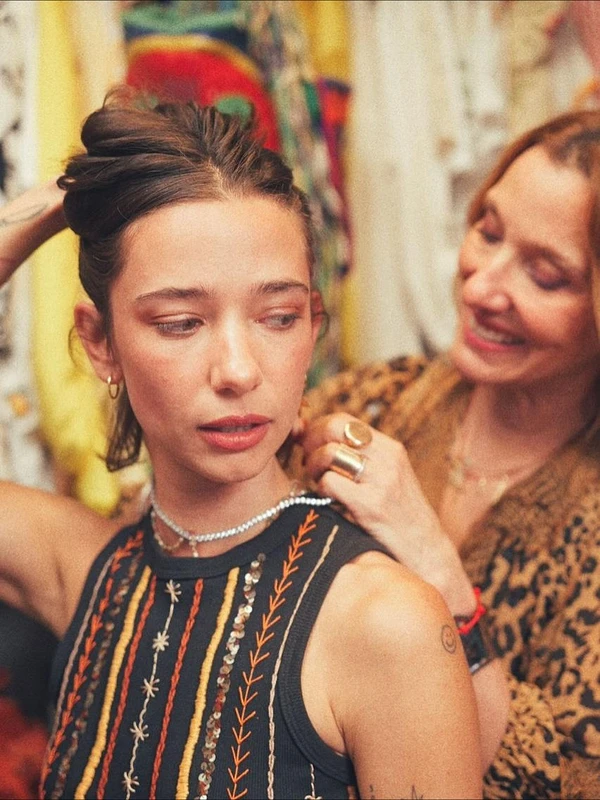 Chica Capeto com a mãe, Isabela Capeto por Reprodução