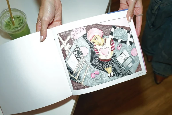 Nanaths no lançamento do seu livro por Reprodução