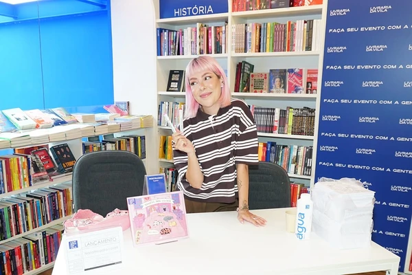 Nanaths no lançamento do seu livro por Reprodução