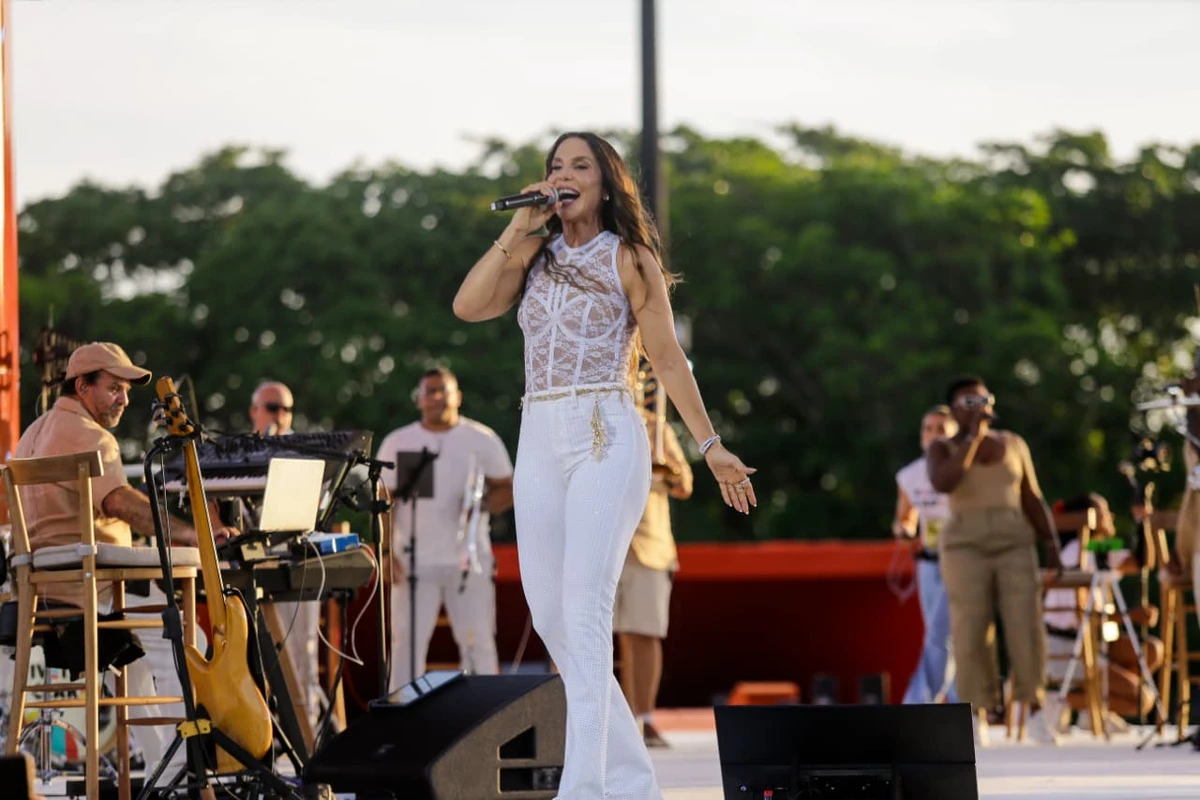 Ivete Sangalo abre turnê 'Clareou' em Salvador com casa cheia e recebe apoio dos fãs após separação