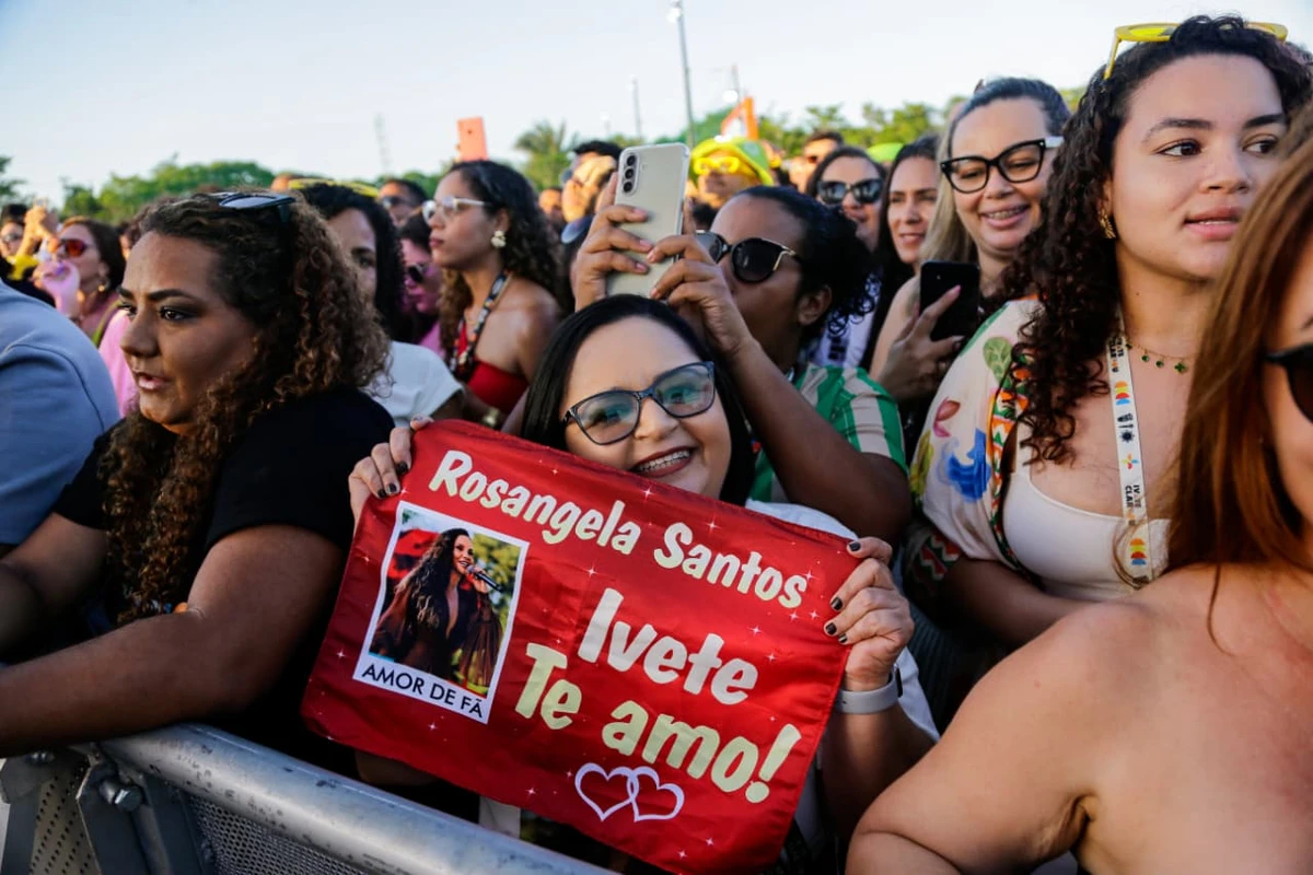 Ivete Sangalo abre turnê 'Clareou' em Salvador com casa cheia e recebe apoio dos fãs após separação por Arisson Marinho/CORREIO
